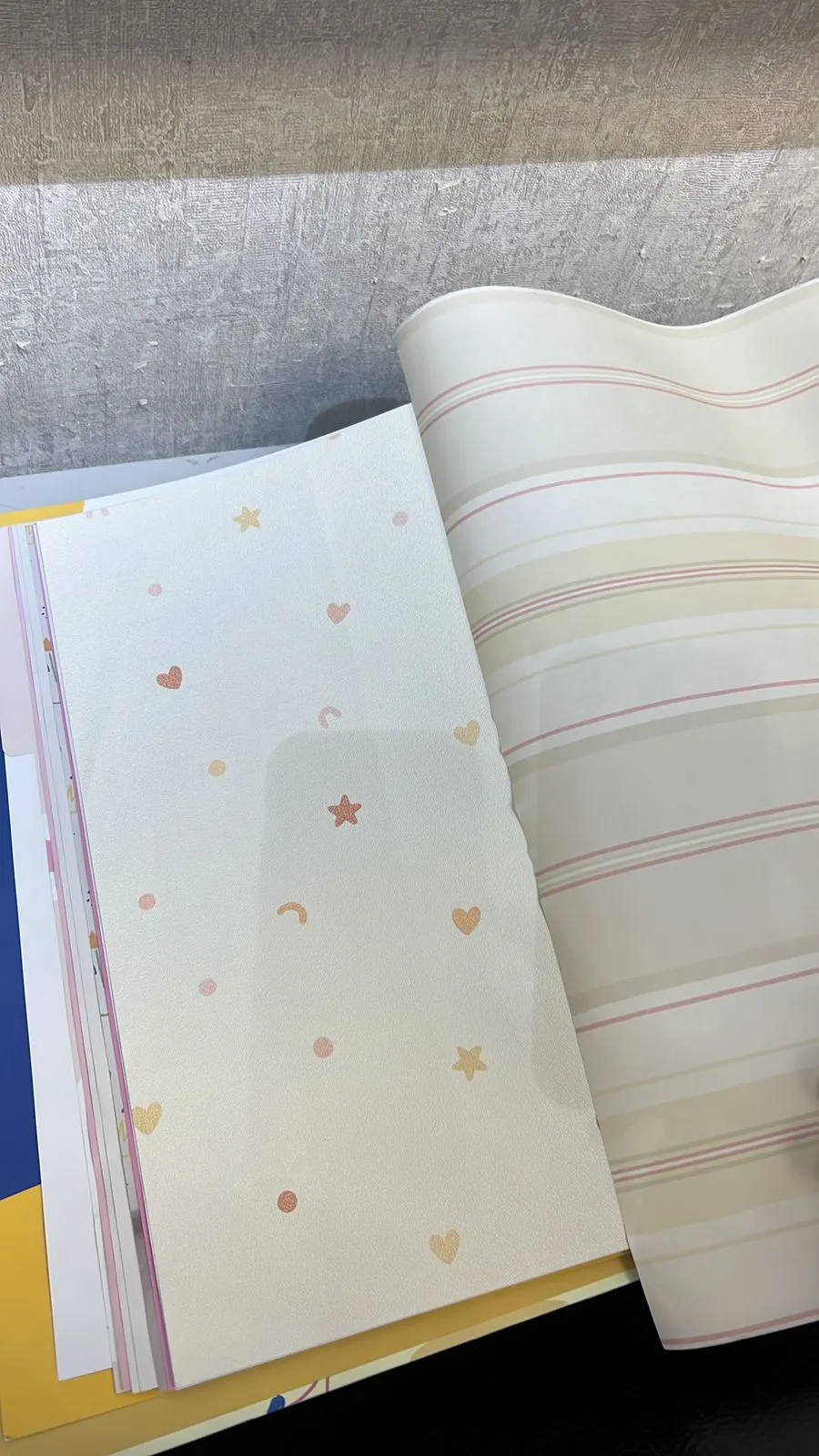 معلم ورق جدران الرياض 