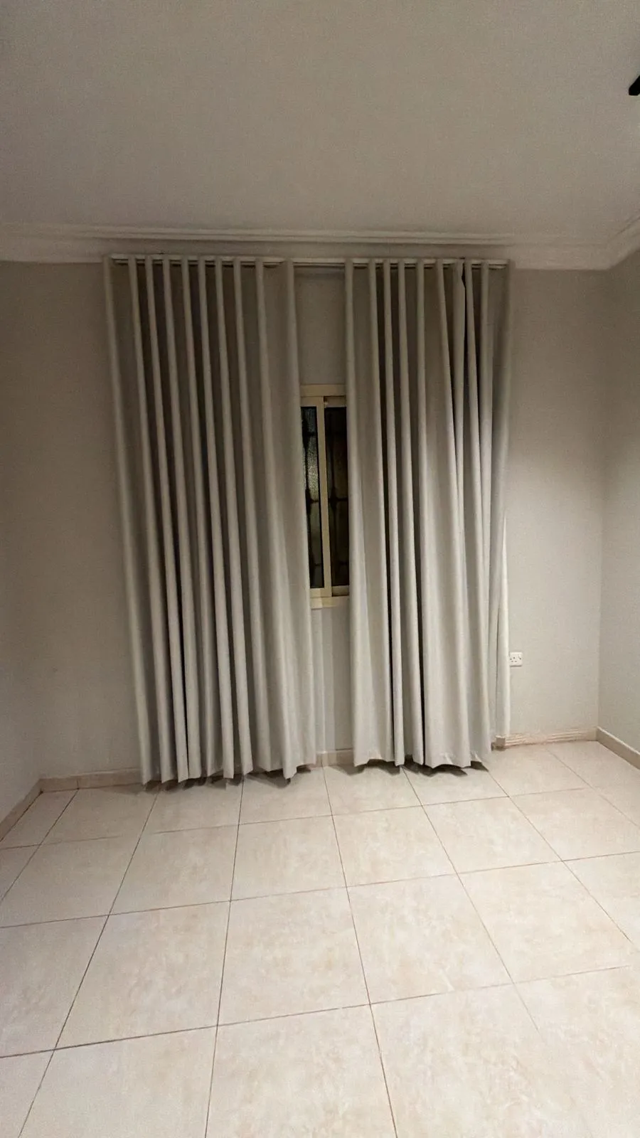 أفضل معلم ورق جدران في الرياض