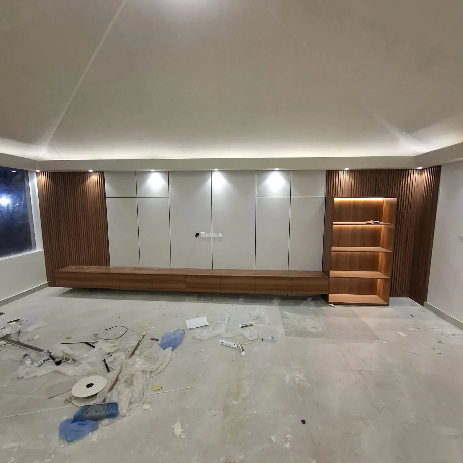 معلم ورق جدران في الرياض