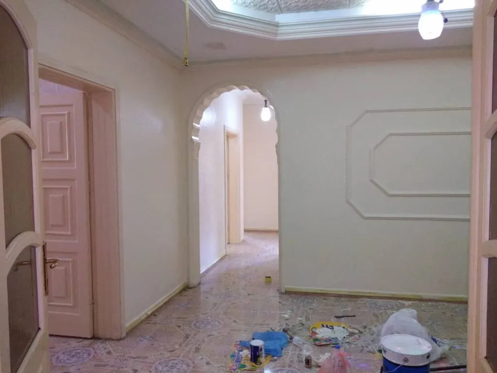 معلم فني للدهانات الداخلية والخارجية في حي الملك فهد