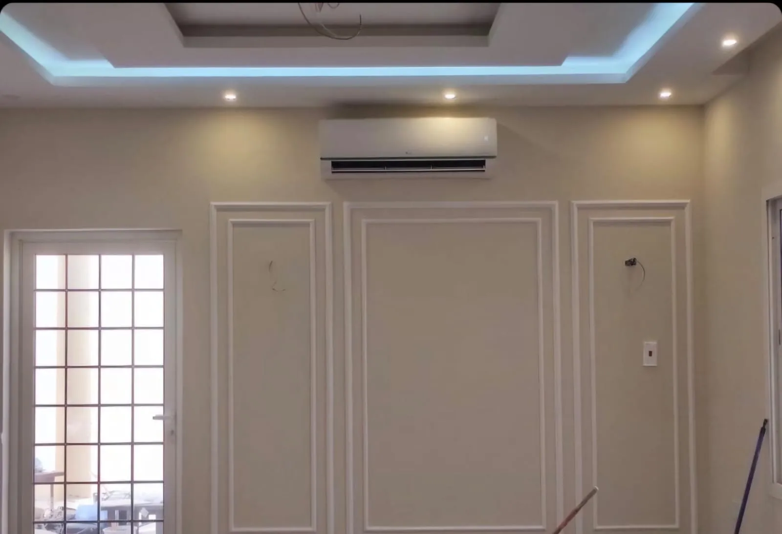 مقاول لخدمات المقاولات العامة ورق الجدران الفاخر بالرياض 