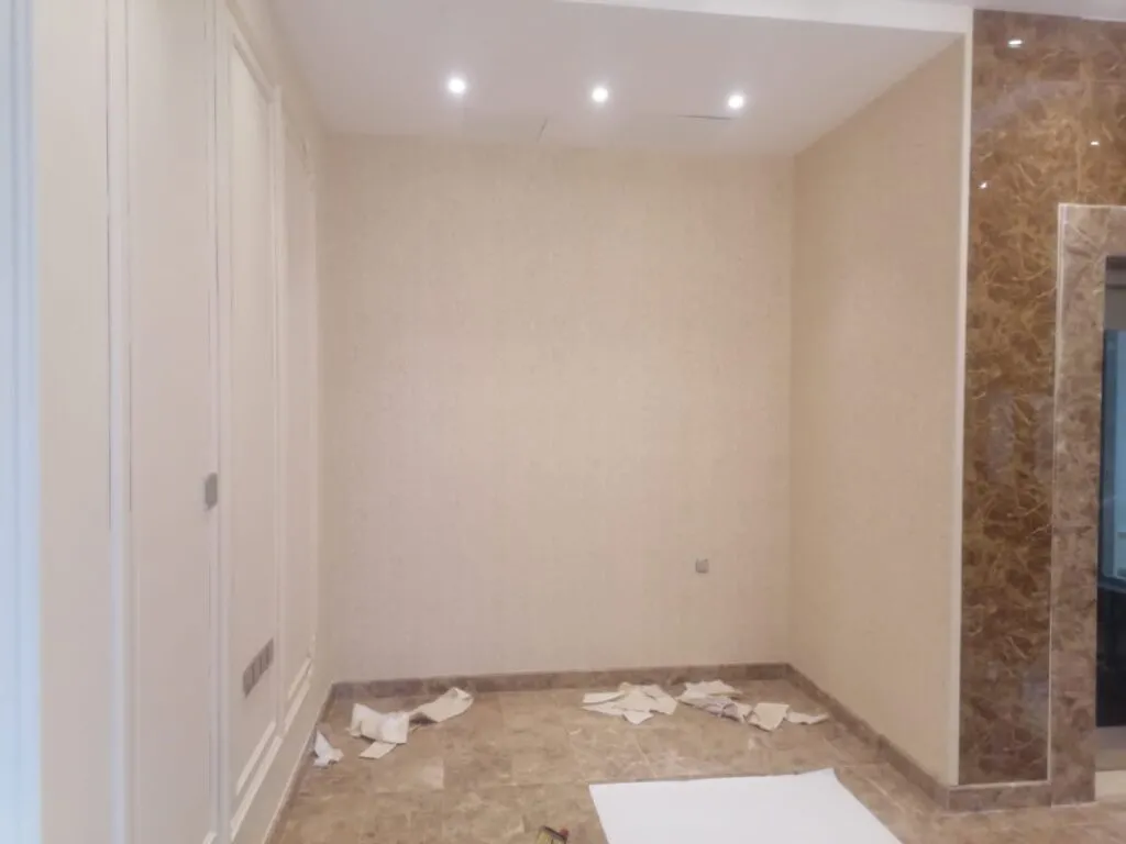 مقاول لخدمات المقاولات العامة ورق الجدران الفاخر بالرياض 