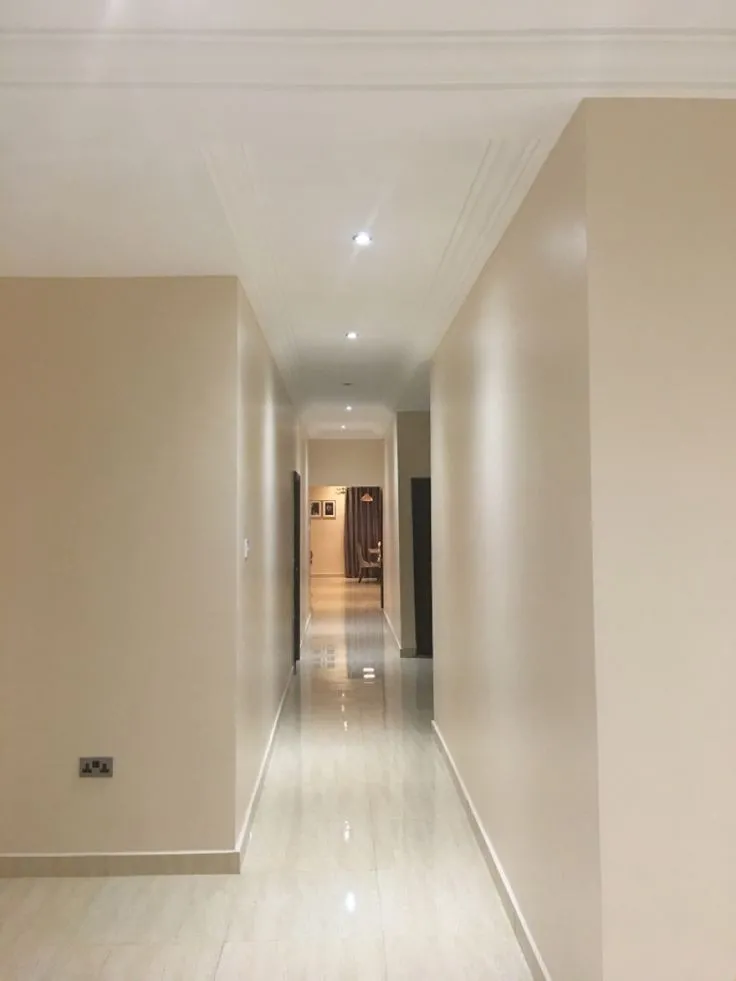 مقاول لخدمات المقاولات العامة ورق الجدران الفاخر بالرياض 