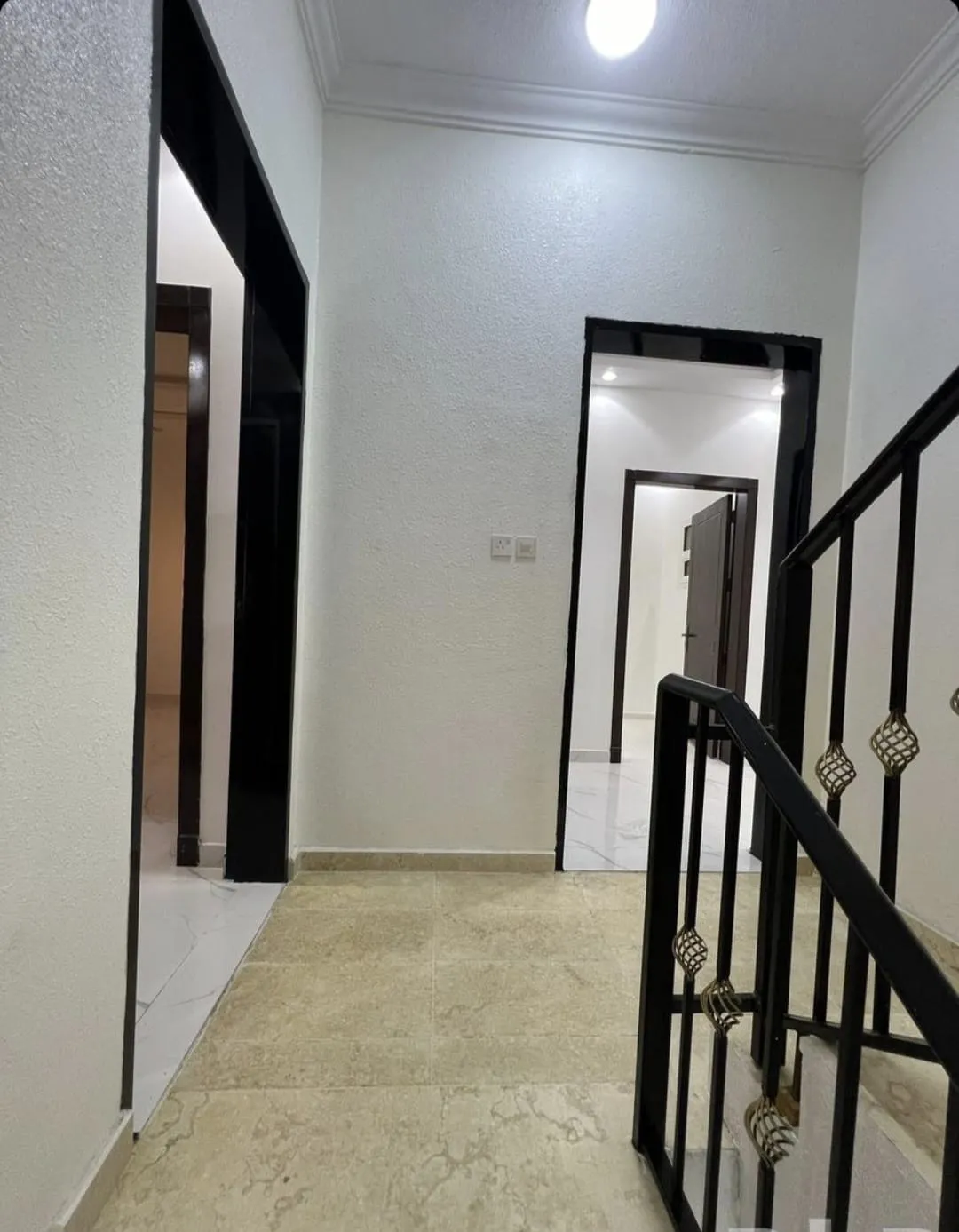 مقاول لخدمات المقاولات العامة ورق الجدران الفاخر بالرياض 