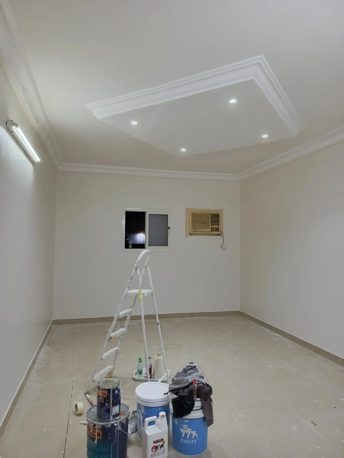 مقاول لخدمات المقاولات العامة ورق الجدران الفاخر بالرياض 