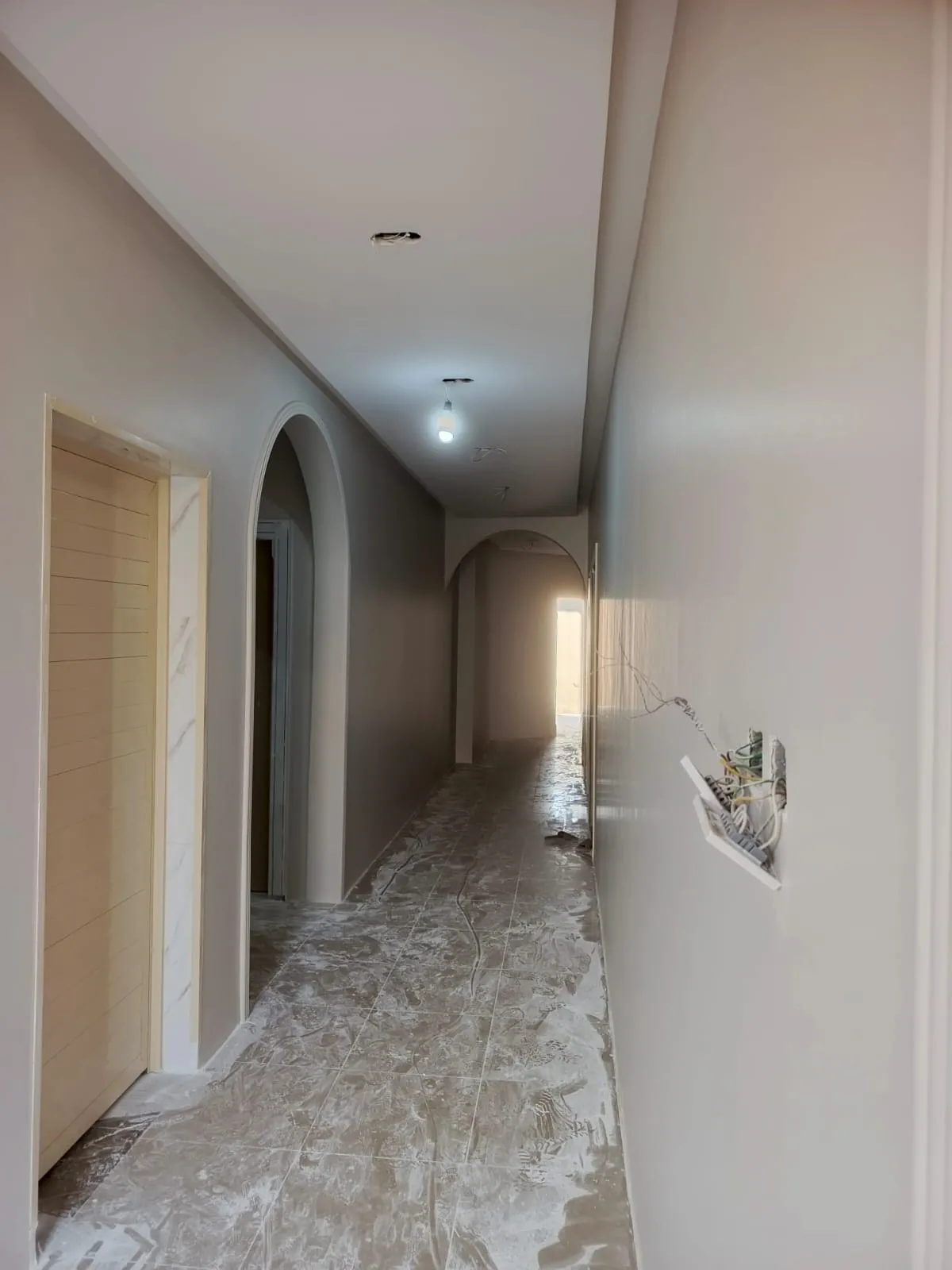 مقاول لخدمات المقاولات العامة ورق الجدران الفاخر بالرياض 