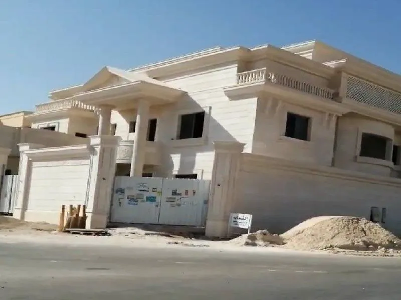 مقاول  ديكورات الجدران متخصص بالمباني والفلل حي النخيل