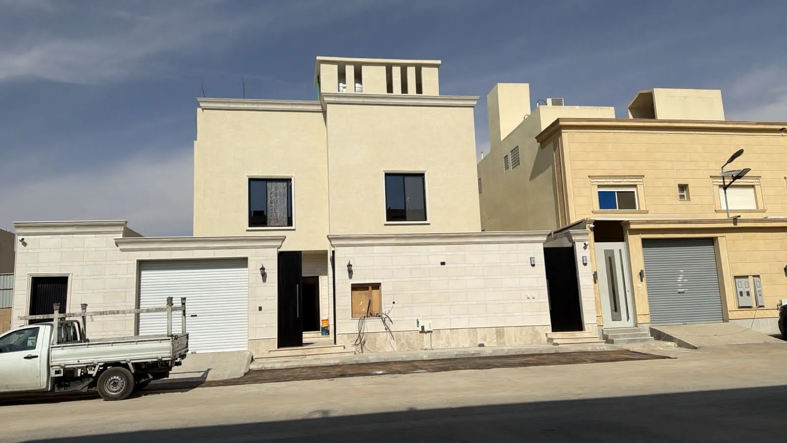 مقاول  ديكورات الجدران متخصص بالمباني والفلل حي النخيل