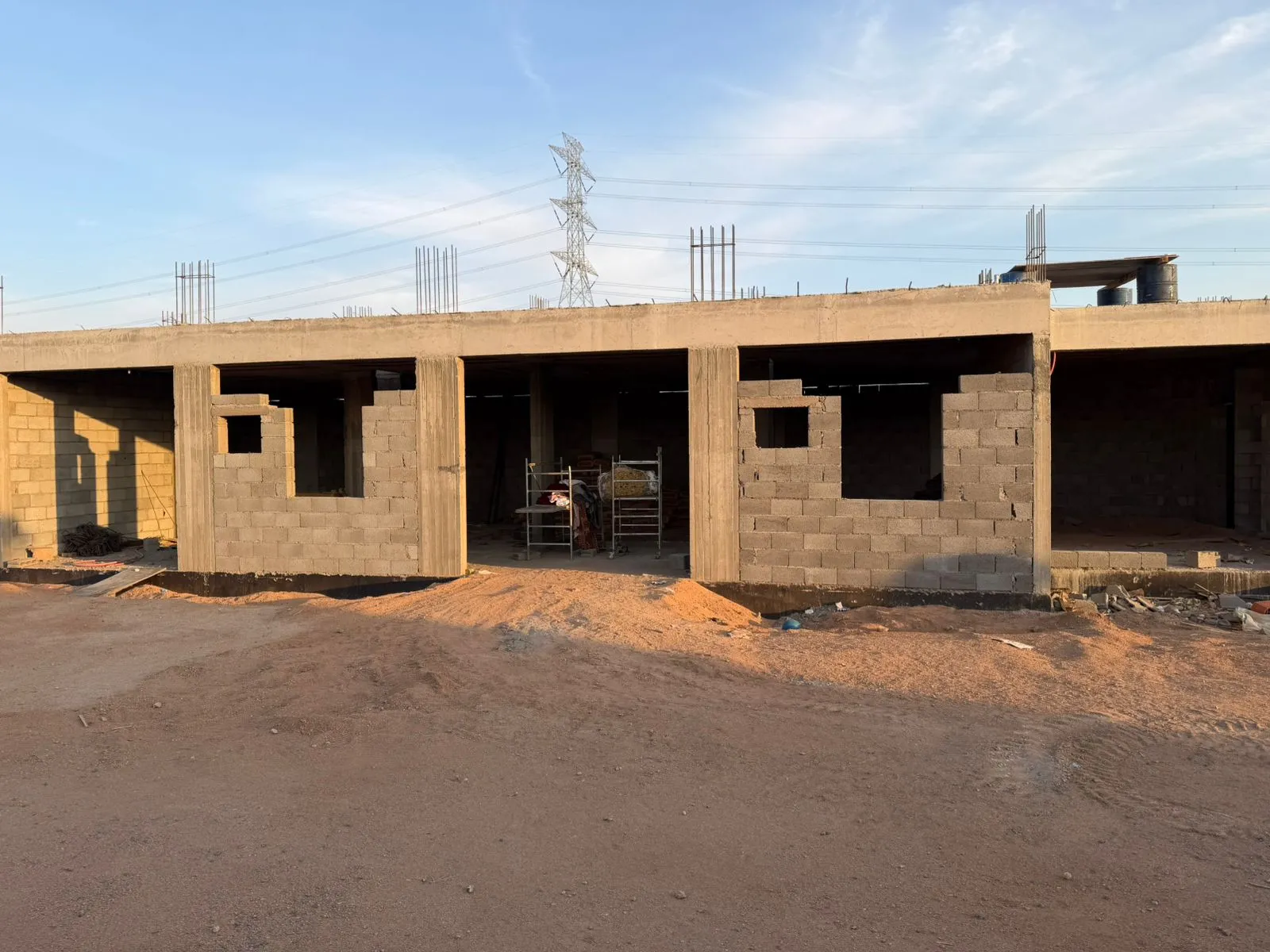 مقاول  ديكورات الجدران متخصص بالمباني والفلل حي النخيل