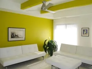 معلم بتنفيذ ديكورات ورق الجدران والدهانات اعمال متكاملة