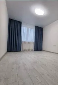 معلم بتنفيذ ديكورات ورق الجدران والدهانات اعمال متكاملة