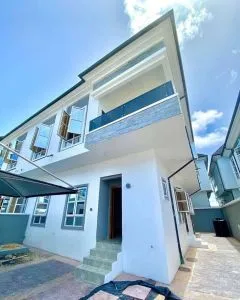 أسرع مقاول تشطيب ورق الجدران ودهانات داخلية للفلل بالرياض