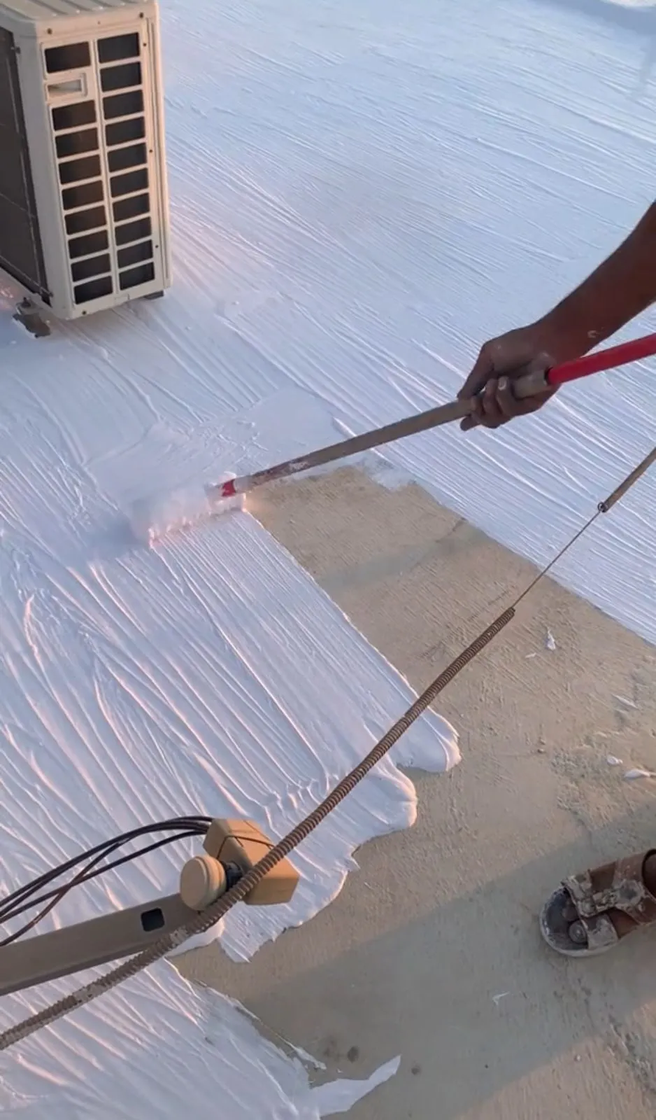 افضل معلم دهانات وعوازال أسطح المنازل حي الملك فهد بالرياض 