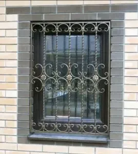 حداد متنقل:لتركيب الأبواب والشبابيك بحي الملك فهد وحي العارض