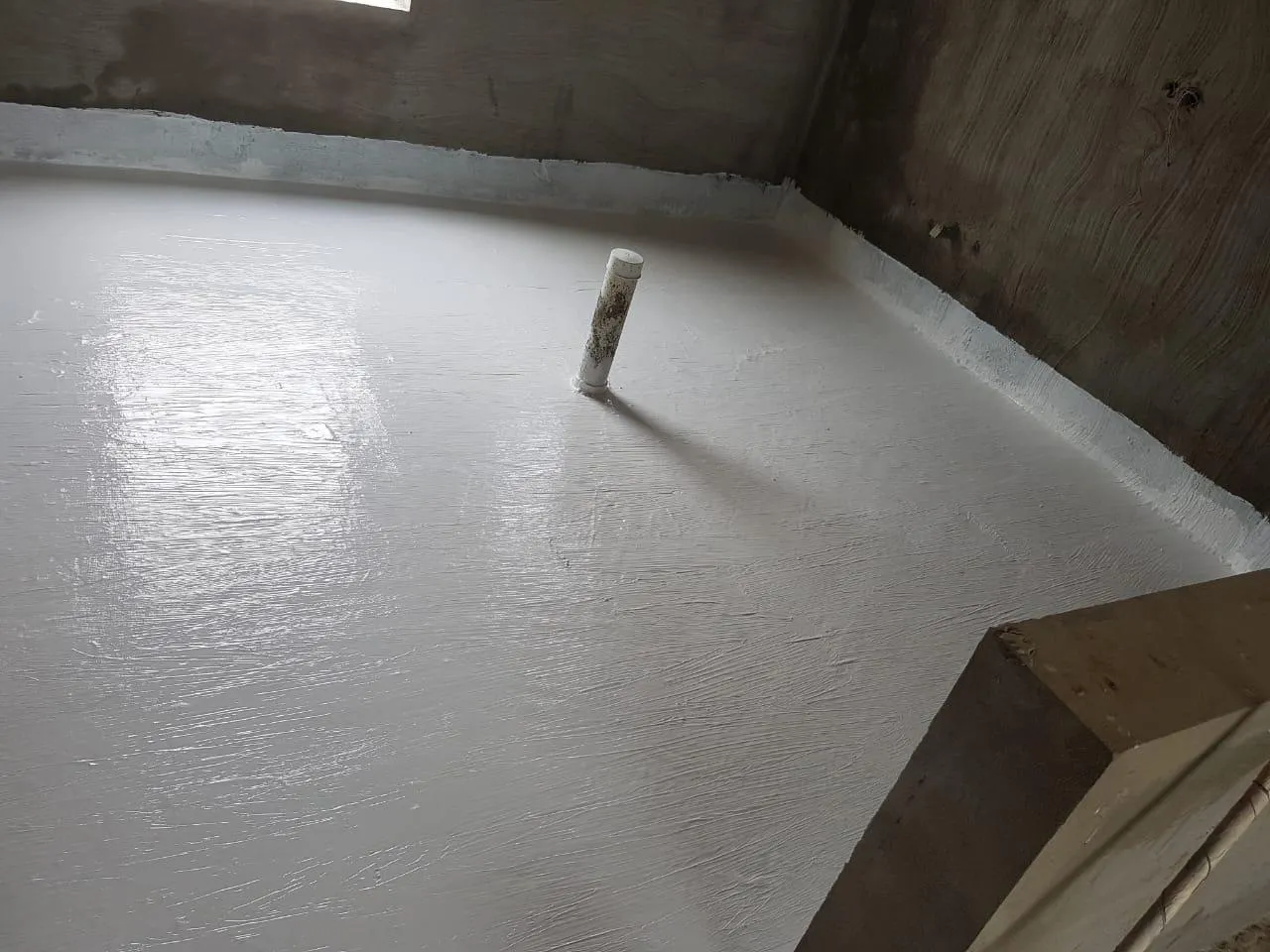 معلم دهانات وعوازل ممتاز في حي الملك فهد وحي الملك فيصل 