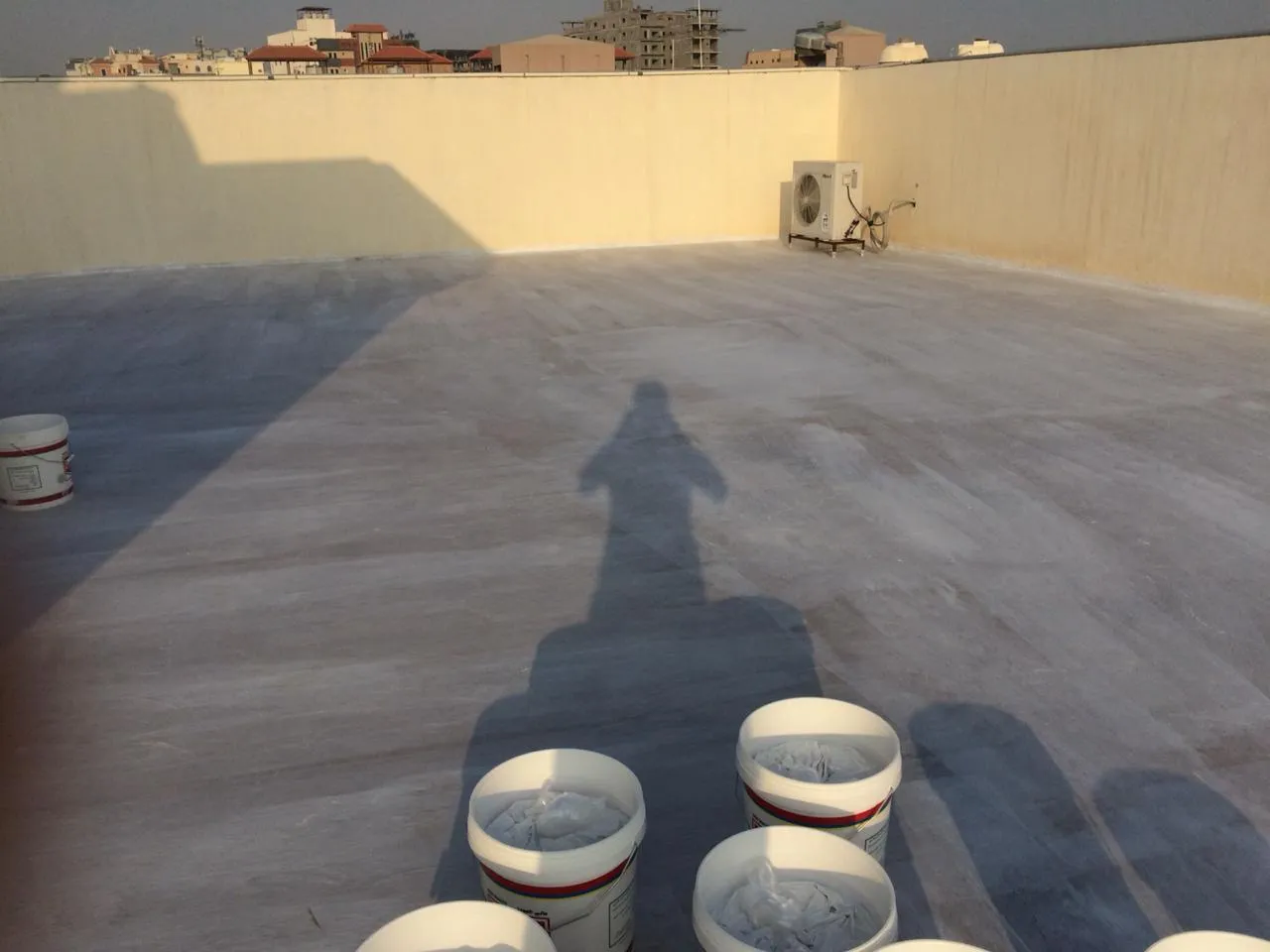 معلم دهانات وعوازل ممتاز في حي الملك فهد وحي الملك فيصل 