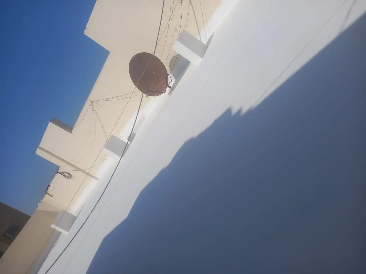 معلم دهانات وعوازل ممتاز في حي الملك فهد وحي الملك فيصل 