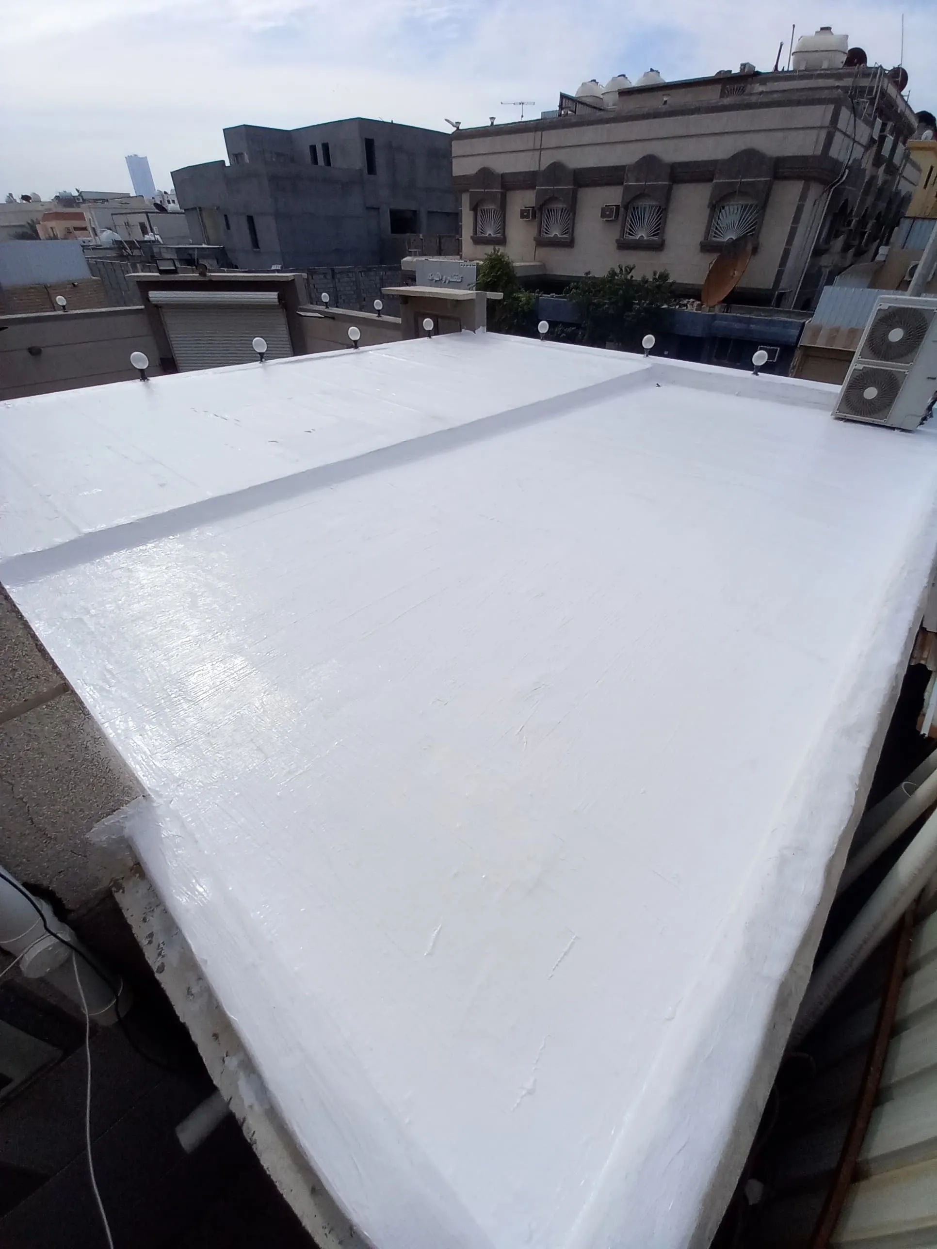 معلم دهانات وعوازل ممتاز في حي الملك فهد وحي الملك فيصل 