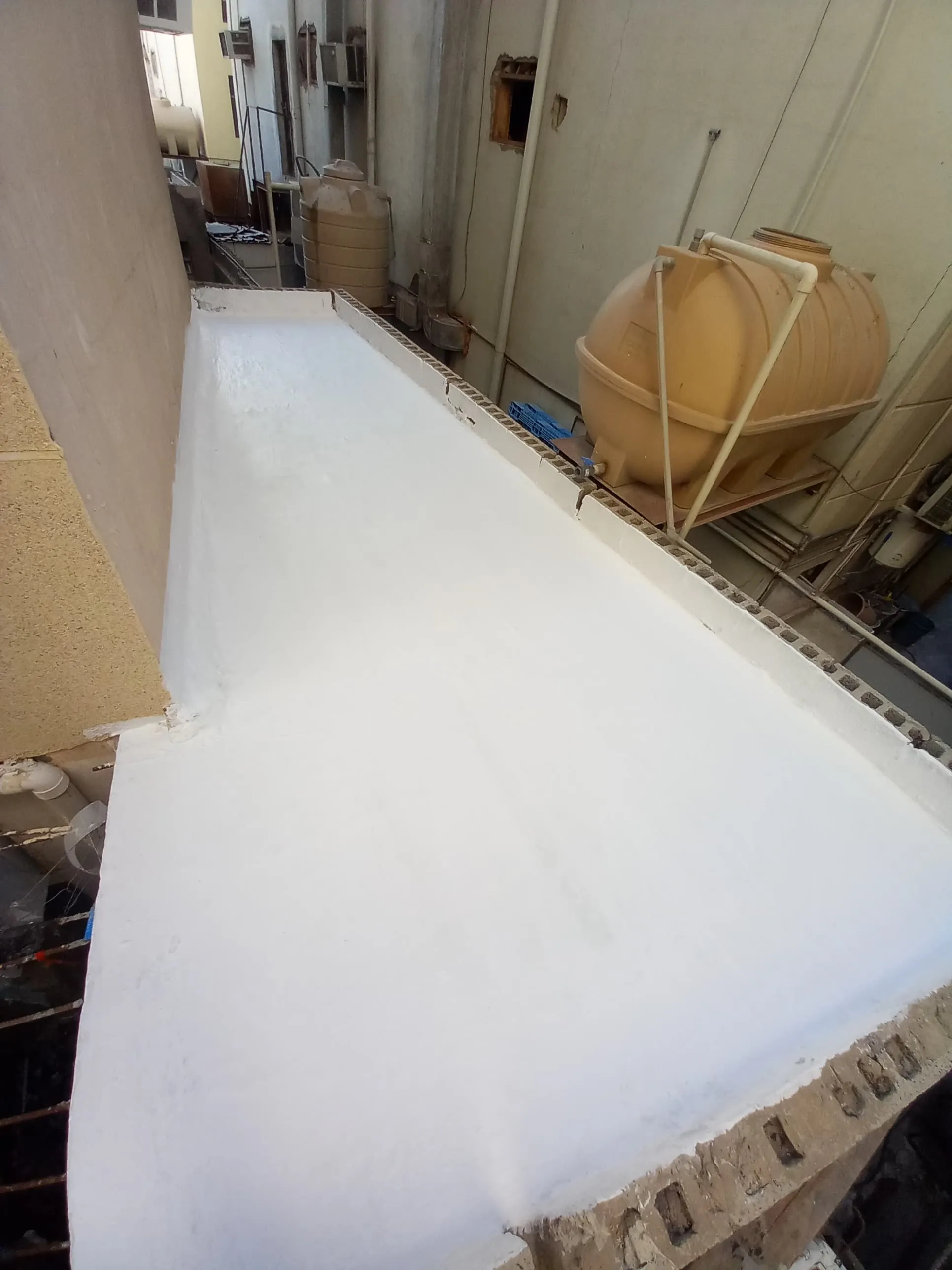 معلم دهانات وعوازل ممتاز في حي الملك فهد وحي الملك فيصل 