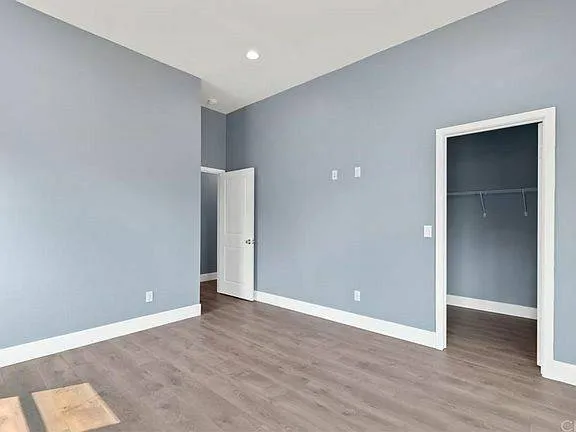 معلم ورق الجدران ودهانات حي اشبيليا بالرياض 