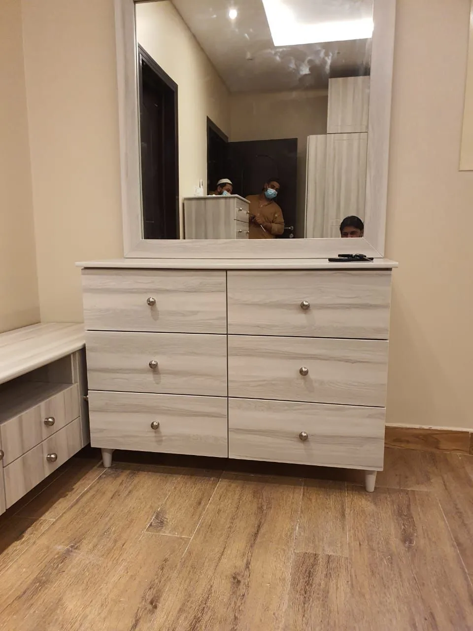 أفضل معلم ديكورات دواليب وجدران بحي العارض:تصاميم مودرن 2026