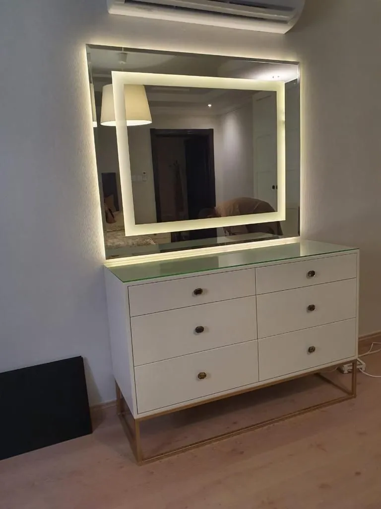 أفضل معلم ديكورات دواليب وجدران بحي العارض:تصاميم مودرن 2026