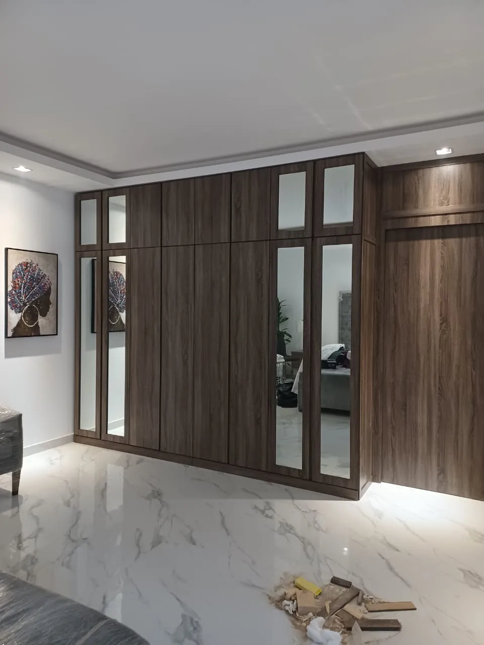 أفضل معلم ديكورات دواليب وجدران بحي العارض:تصاميم مودرن 2026