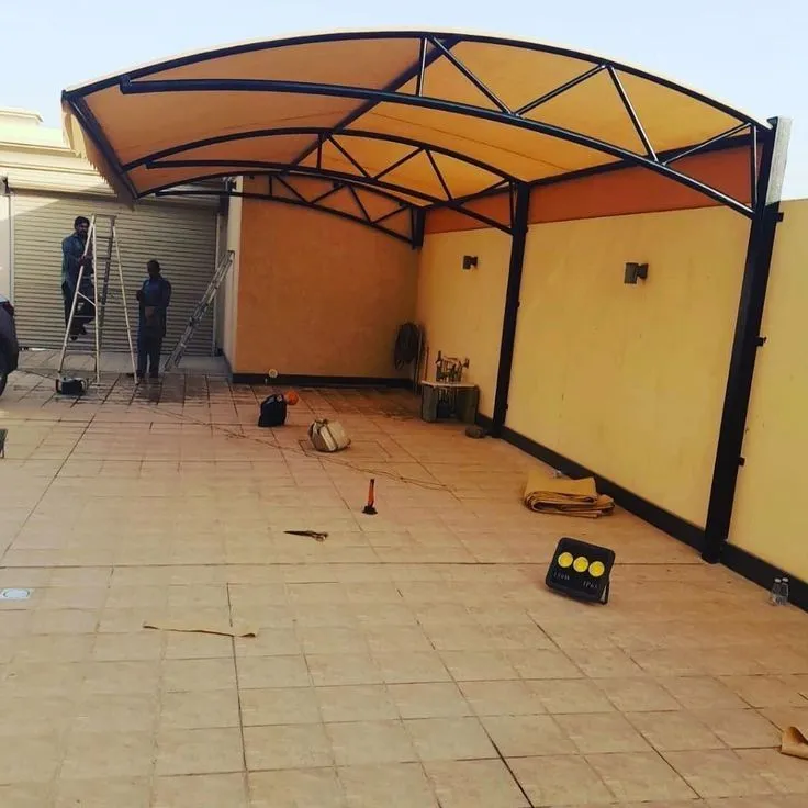 اصلاح مظلات كراج مقوسة بتثبيت آمن في حي النرجس والياسمين بشمال الرياض 