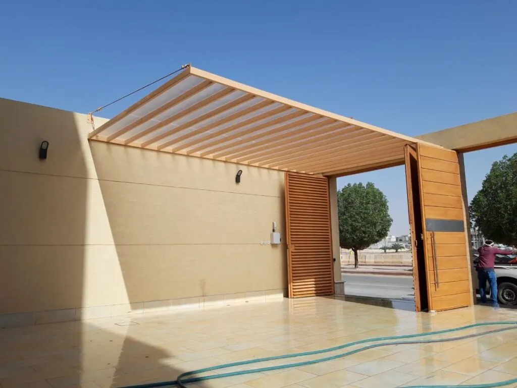 اصلاح مظلات كراج مقوسة بتثبيت آمن في حي النرجس والياسمين بشمال الرياض 