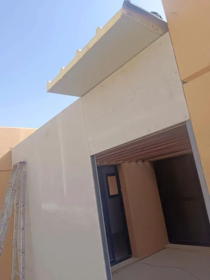 ملاحق ساندوتش بانل بحي العارض ليل الشامل للتكلفة، المميزات