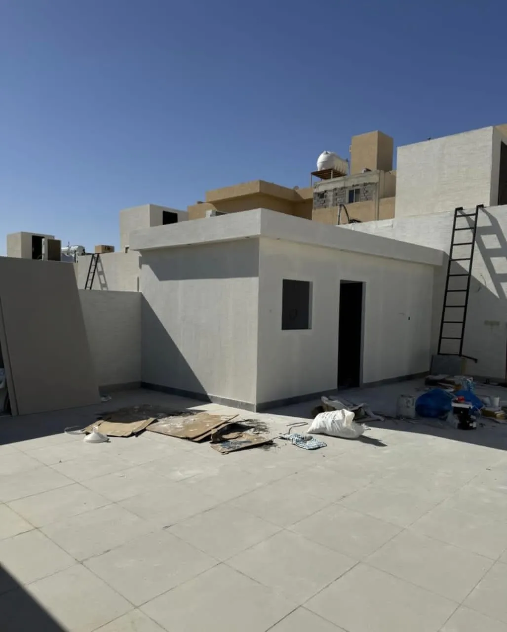 ملاحق ساندوتش بانل بحي العارض ليل الشامل للتكلفة، المميزات