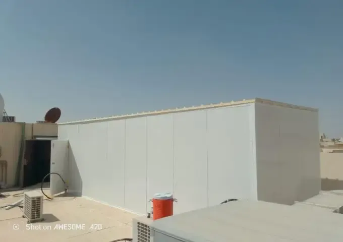 ملاحق ساندوتش بانل بحي العارض ليل الشامل للتكلفة، المميزات