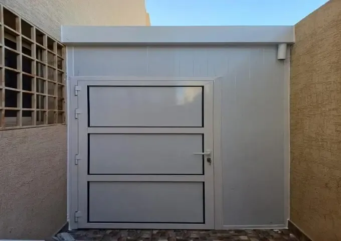 ملاحق ساندوتش بانل بحي العارض ليل الشامل للتكلفة، المميزات