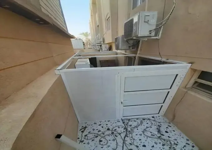 ملاحق ساندوتش بانل بحي العارض ليل الشامل للتكلفة، المميزات