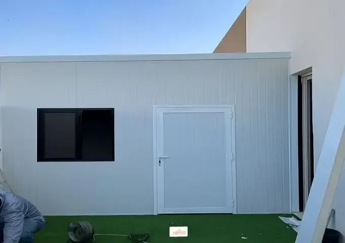 ملاحق ساندوتش بانل بحي العارض ليل الشامل للتكلفة، المميزات