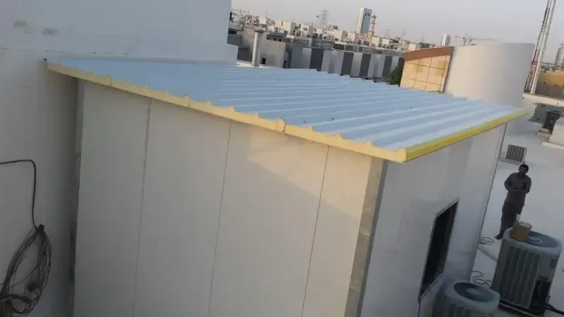 ملاحق ساندوتش بانل بحي العارض ليل الشامل للتكلفة، المميزات