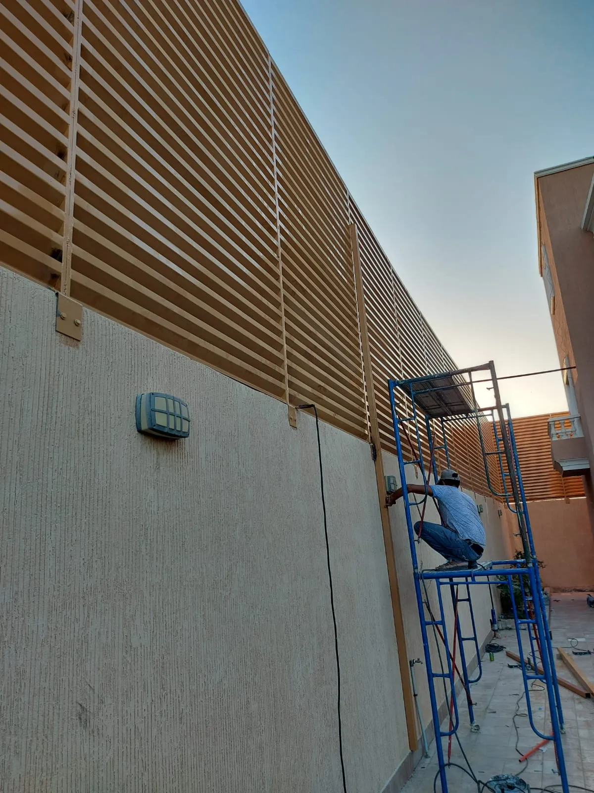 أفضل حداد سواتر حديد مجدول في حي النرجس|بخصومات حصرية