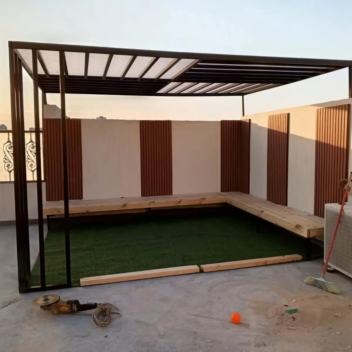 حدادتركيب برجولات حديد للأحواش حي الملقا:أفضل التصاميم