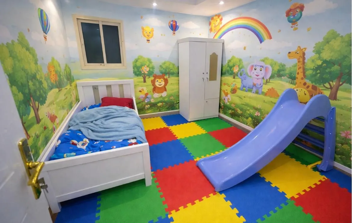 معلم ورق جدران بالرياض 